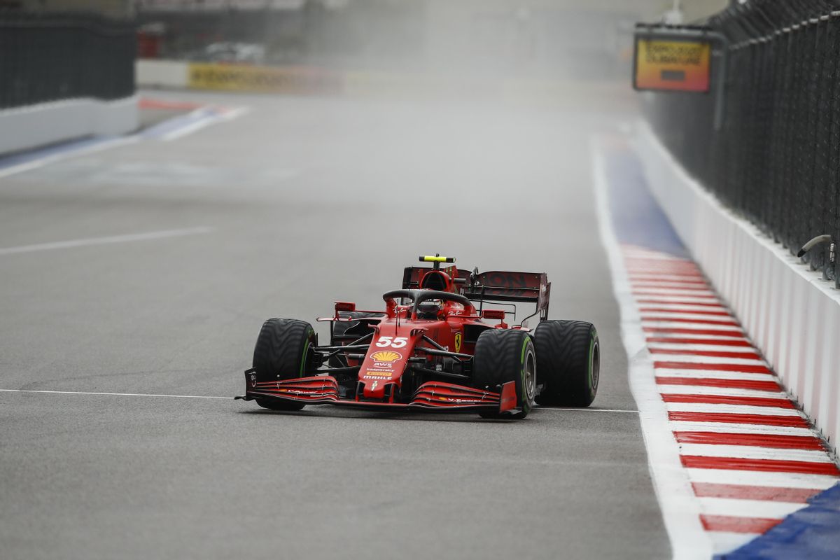 Sainz, en los entrenamientos en Sochi. Sainz, en los entrenamientos en Sochi.