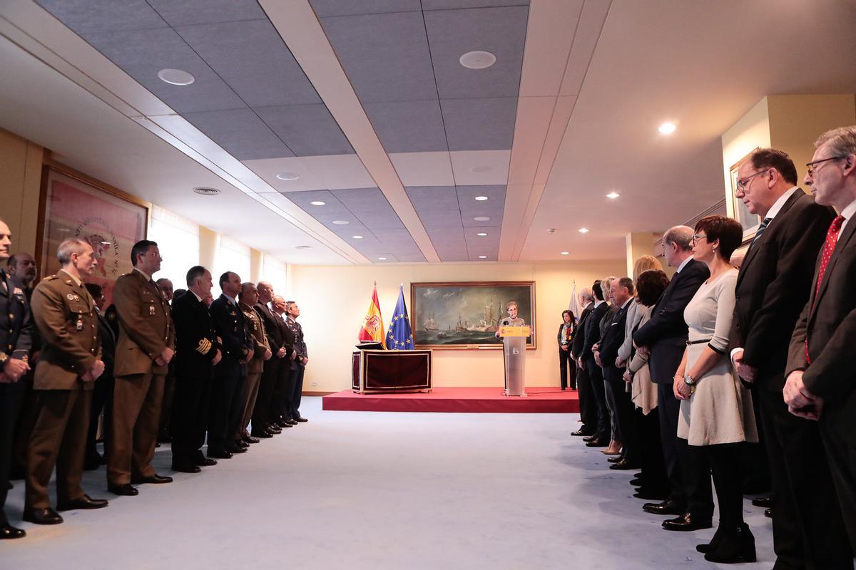 Oficiales de las Fuerzas Armadas y altos ejecutivos civiles de la Seguridad del Estado escuchan a la directora del CNI, Paz Esteban, el 10 de febrero de 2020, en su toma de posesión, en el Ministerio de Defensa.