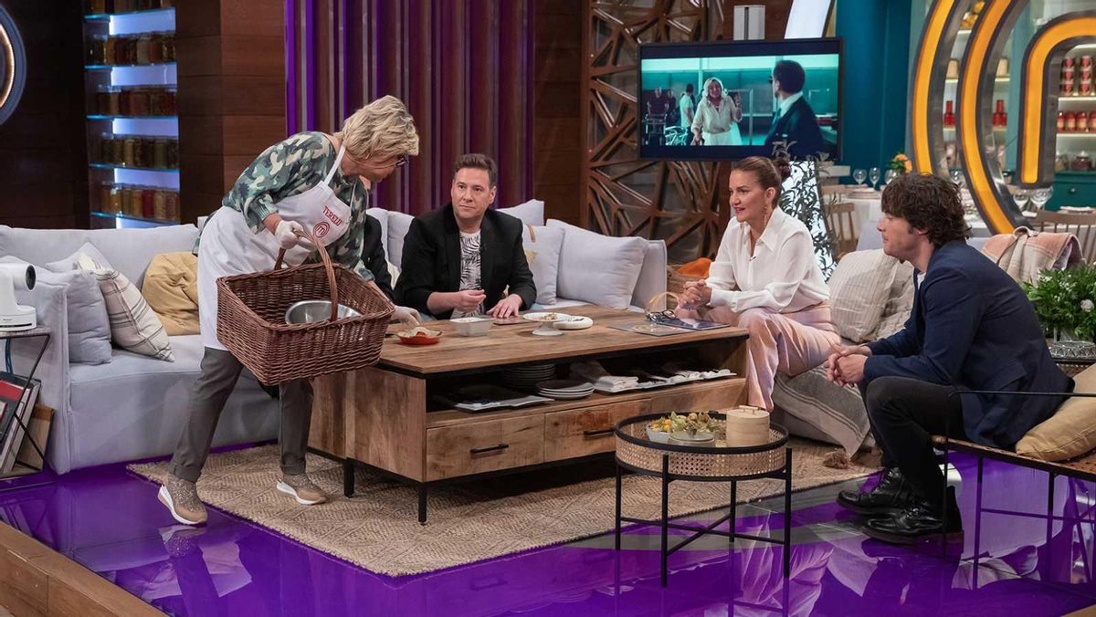 Carlos Latre visita las cocinas de 'Masterchef Celebrity' en La 1 de TVE Carlos Latre visita las cocinas de 'Masterchef Celebrity' en La 1 de TVE
