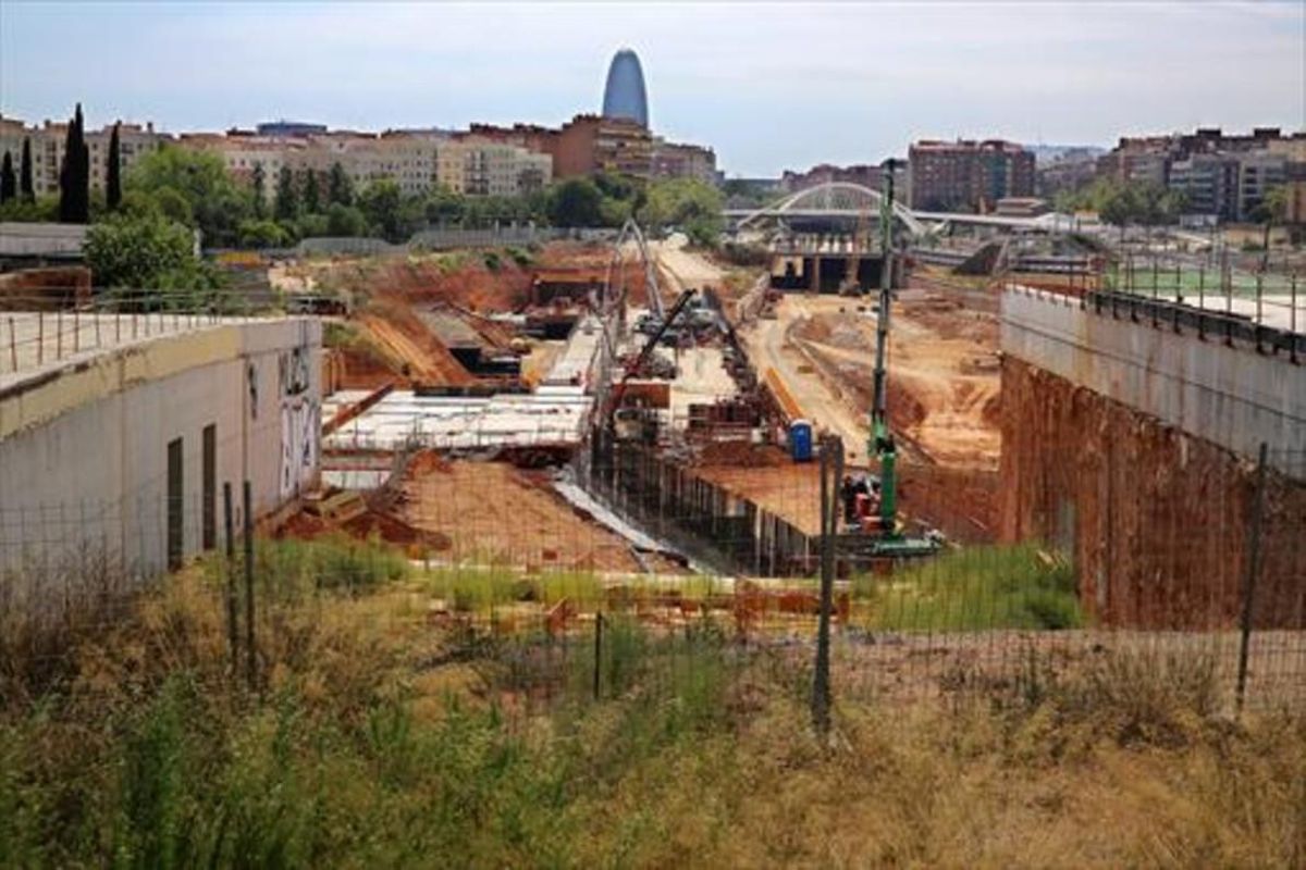 Vista de las obras de la estación del AVE de la Sagrera, en diciembre del 2014. Vista de las obras de la estación del AVE de la Sagrera, en diciembre del 2014.