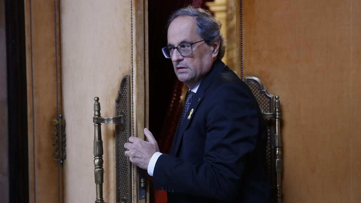El President de la Generalitat, Quim Torra saliendo del pleno en el Parlament. El President de la Generalitat, Quim Torra saliendo del pleno en el Parlament.