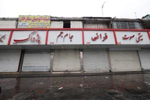 Tiendas cerradas en el centro de Teherán durante la primera jornada de huelga general convocada por el movimiento popular de oposición al régimen.