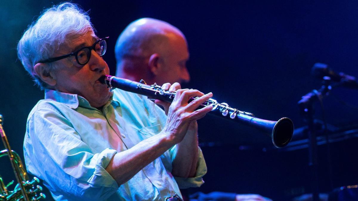 Woody Allen, durante una actuación junto a The Eddy Davis New Orleans Jazz en Barcelona, en junio de 2019.