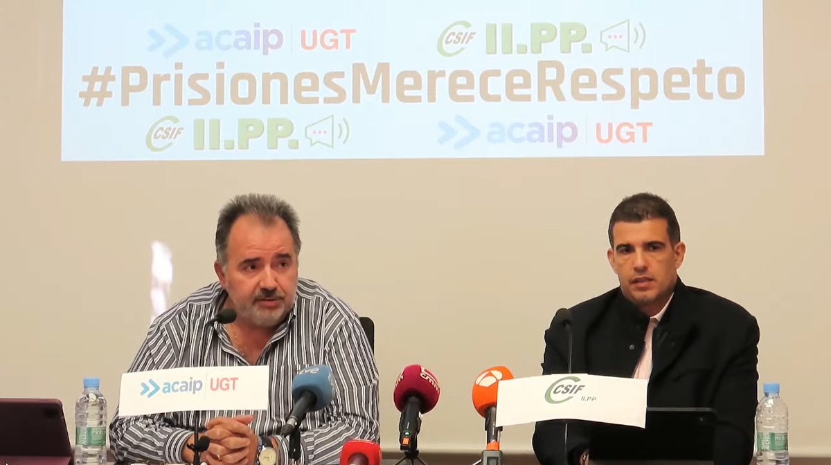 El presidente de Acaip-UGT, José Ramón López, y el de CSIF-Prisiones, Jorge Vilas, en momento de la rueda de prensa de los sindicatos mayoritarios de las prisiones. El presidente de Acaip-UGT, José Ramón López, y el de CSIF-Prisiones, Jorge Vilas, en momento de la rueda de prensa de los sindicatos mayoritarios de las prisiones.