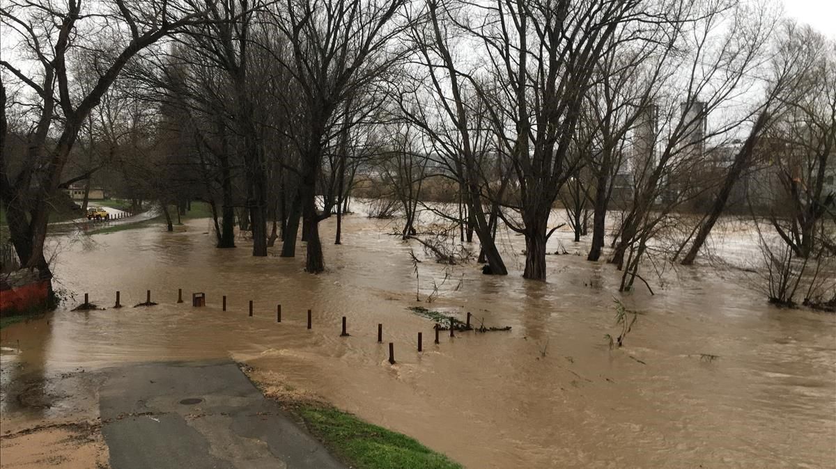 El rio Ter pasa por el barrio de Pont Major en Girona. El rio Ter pasa por el barrio de Pont Major en Girona.