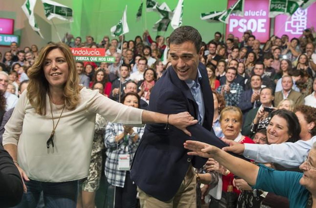 Susana Díaz y Pedro Sánchez, este sábado, en la presentación de la candidatura del PSOE al Ayuntamiento de Sevilla. Susana Díaz y Pedro Sánchez, este sábado, en la presentación de la candidatura del PSOE al Ayuntamiento de Sevilla.