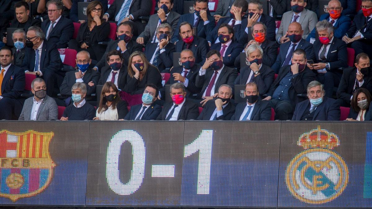 Aragonés, Laporta y Florentino, en el palco del Camp Nou tras el gol de Alaba. Aragonés, Laporta y Florentino, en el palco del Camp Nou tras el gol de Alaba.