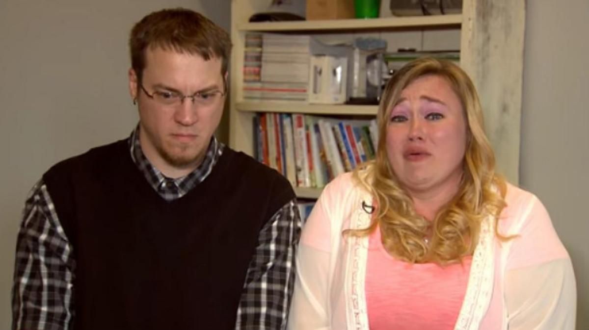 El matrimonio Martin pide disculpas por usar a sus hijos en las bromas que colgaban en su canal. El matrimonio Martin pide disculpas por usar a sus hijos en las bromas que colgaban en su canal.