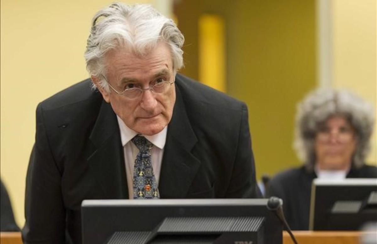 El exlider serbobosnio Radovan Karadzic durante su juicio en el Tribunal Penal Internacional para la antigua Yugoslavia en La Haya, Holanda. El exlider serbobosnio Radovan Karadzic durante su juicio en el Tribunal Penal Internacional para la antigua Yugoslavia en La Haya, Holanda.