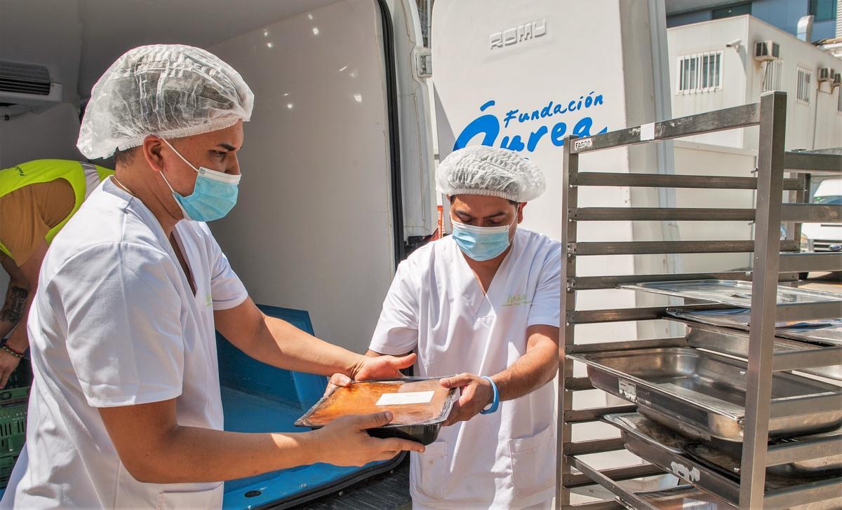 El Hospital de Bellvitge dona sus excedentes alimentarios a entidades sociales de L’Hospitalet.
