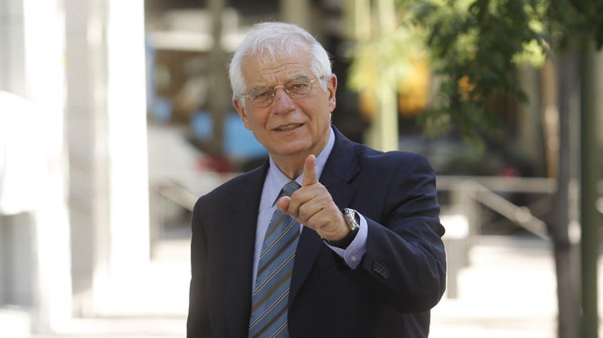 Borrell: ’Que yo sepa el grupo Prisa no puede cesar todavía al secretario general del PSOE’.