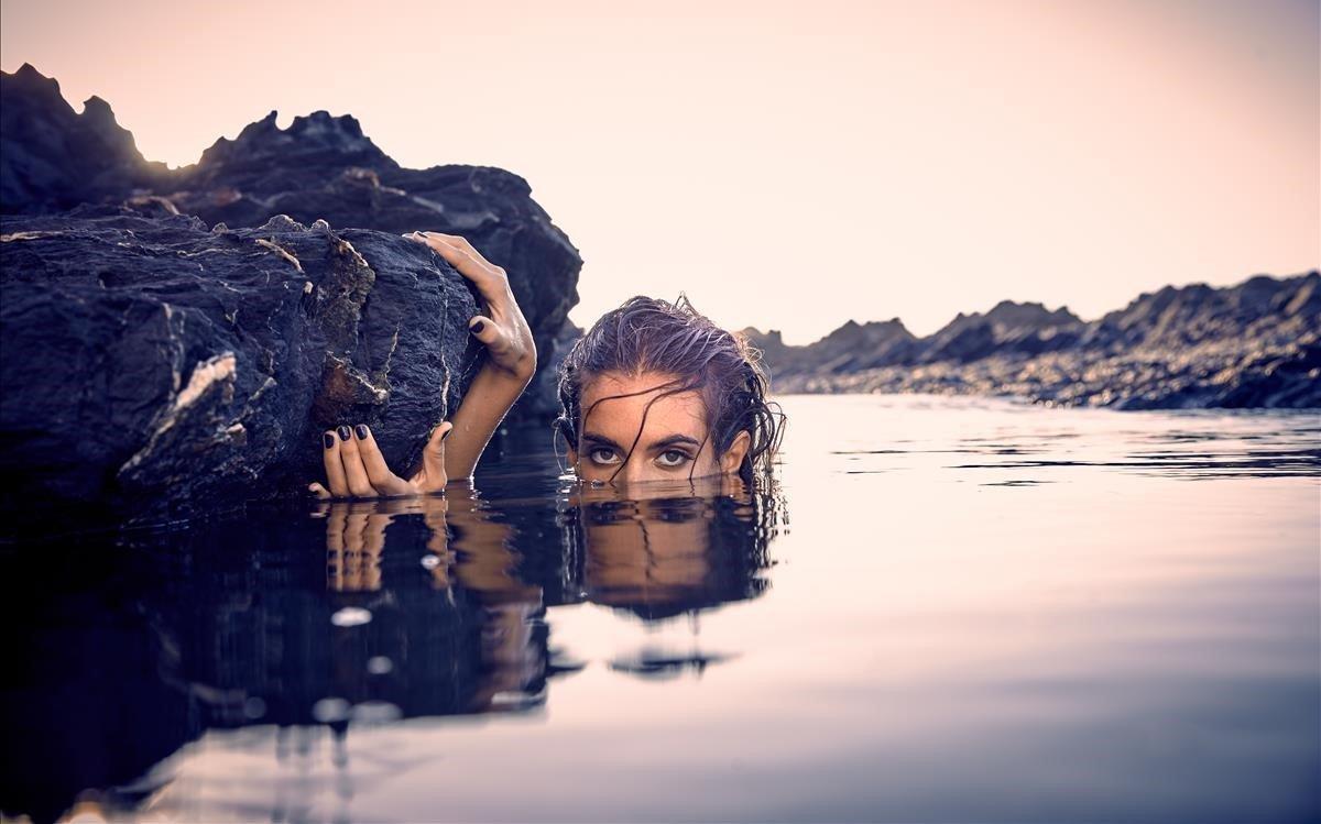 Ona Carbonell, fotografiada por Miguel Moll y Bernard Tartinville. Maquillaje y estilismo Estrella Elorduy.