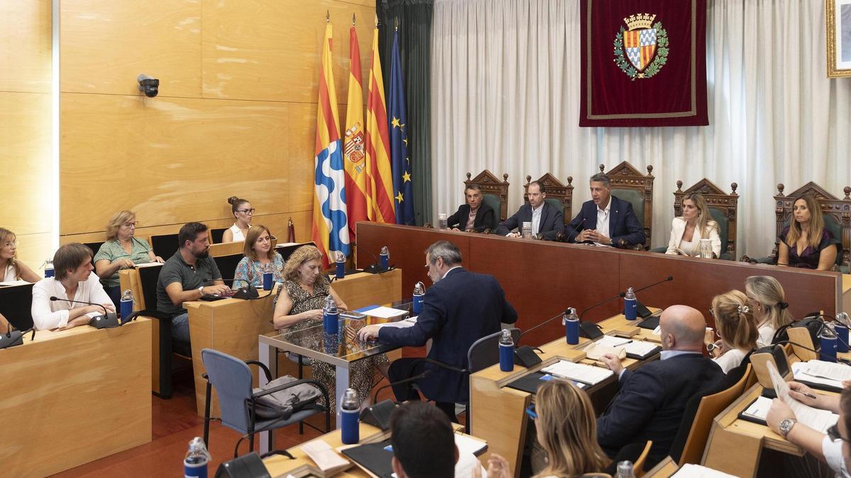 El alcalde de Badalona Xavier García Albiol preside el primer Pleno municipal de Badalona después de las vacaciones
