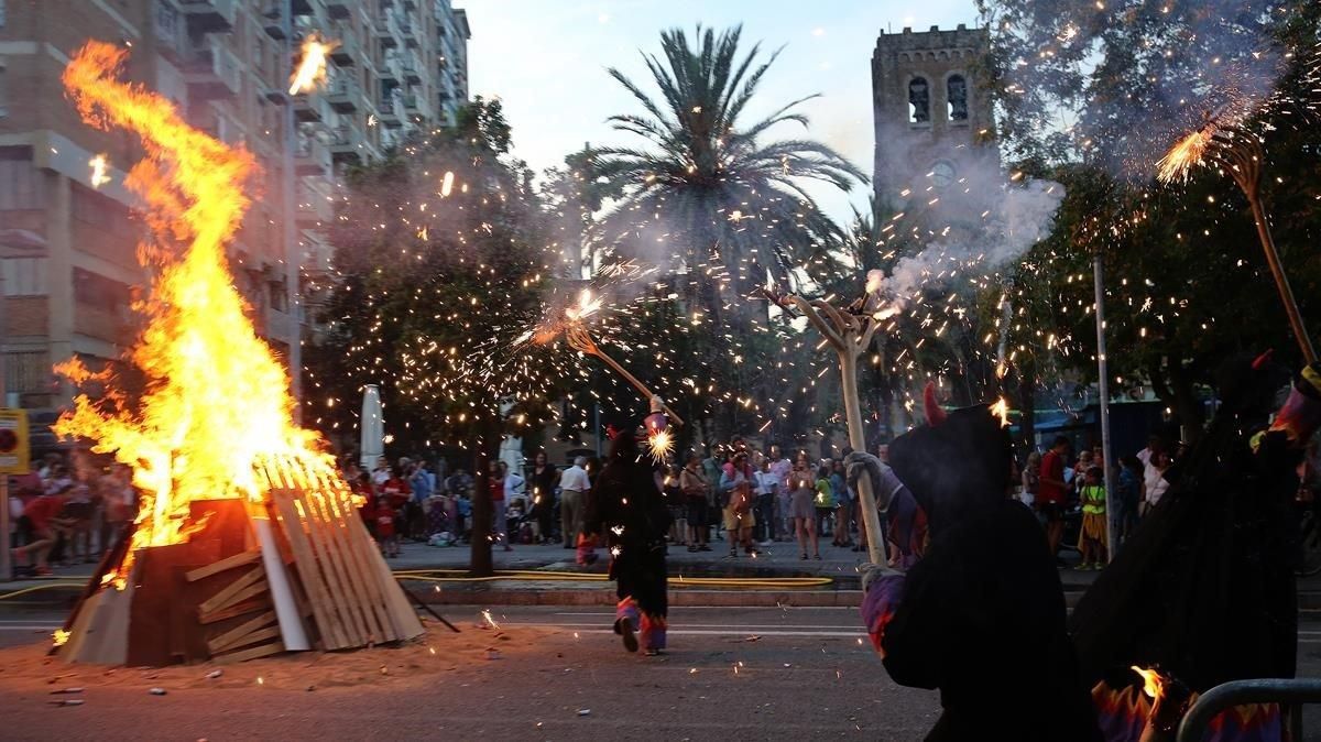 Este año, las hogeras de Sant Joan estarán prohibidas en Sabadell. Este año, las hogeras de Sant Joan estarán prohibidas en Sabadell.