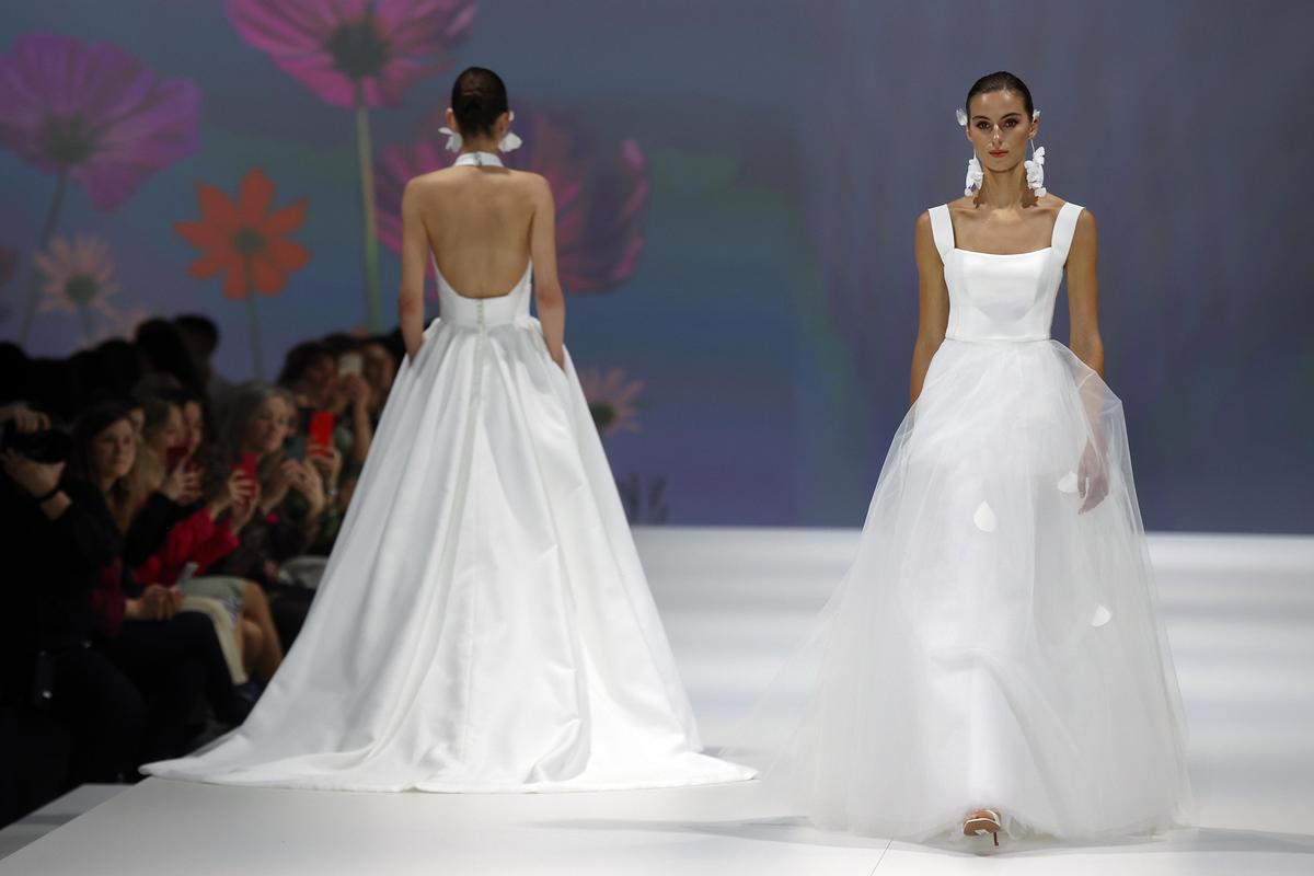 Las 'ninfas' de Jesús Peiró estrenan la pasarela de moda nupcial de  Barcelona