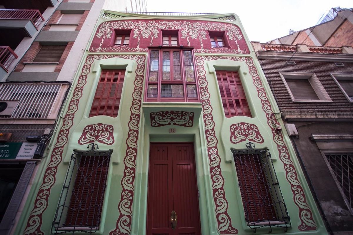 Fachada del edficio modernista de Pàdua, 75. Fachada del edficio modernista de Pàdua, 75.