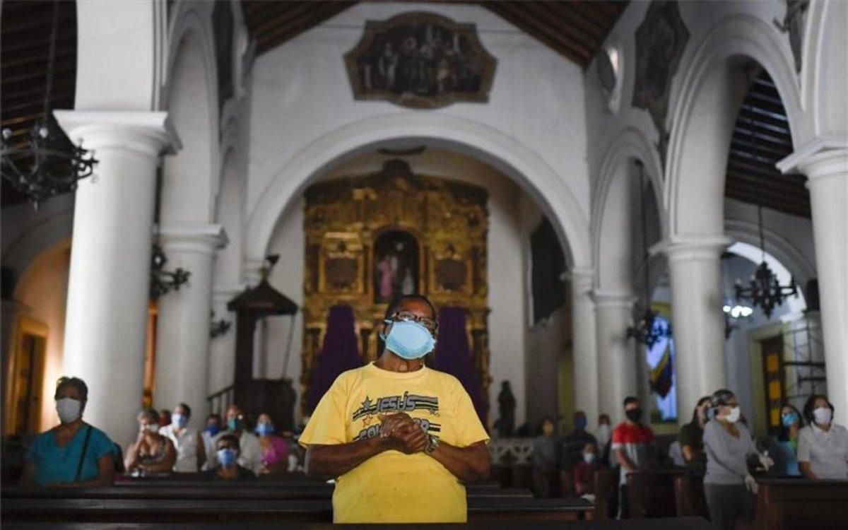Fieles asisten a una misa en Caracas en plena crisis del coronavirus. Fieles asisten a una misa en Caracas en plena crisis del coronavirus.