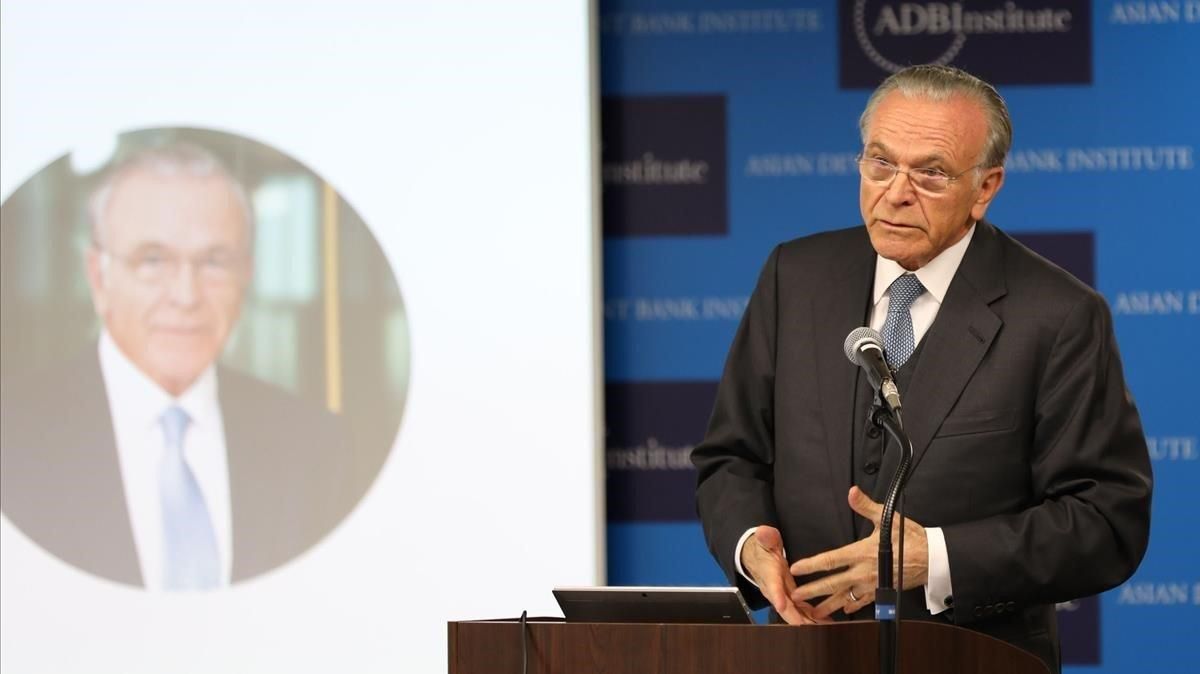 El presidente de la Fundación Bancaria La Caixa, Isidre Fainé, durante su conferencia en Tokio. El presidente de la Fundación Bancaria La Caixa, Isidre Fainé, durante su conferencia en Tokio.