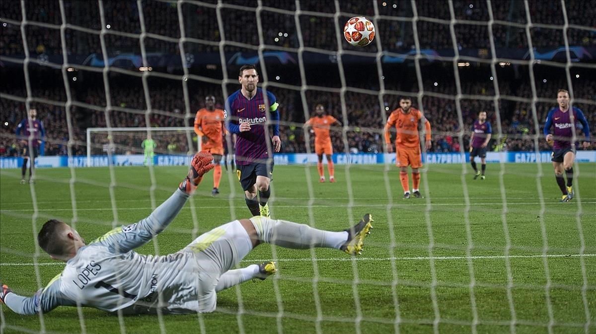 Messi marca de penalti, en la Champions, ante el Olympique de Marsella. Messi marca de penalti, en la Champions, ante el Olympique de Marsella.