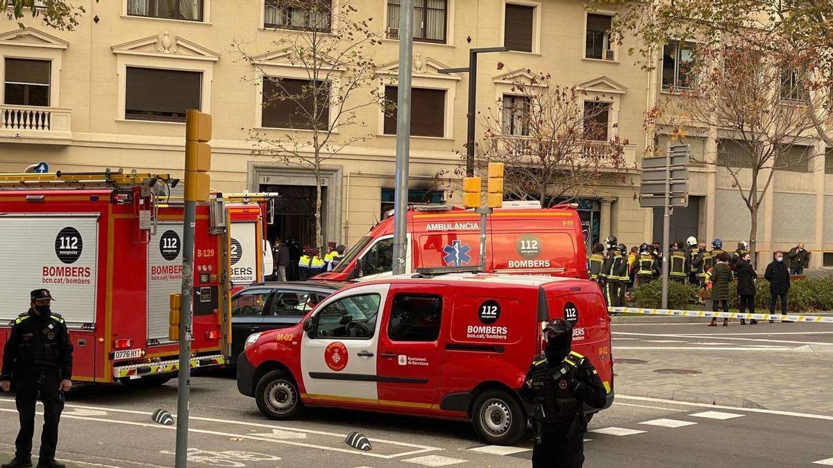 Mueren cuatro personas, dos menores, en un incendio de un local ocupado en Barcelona