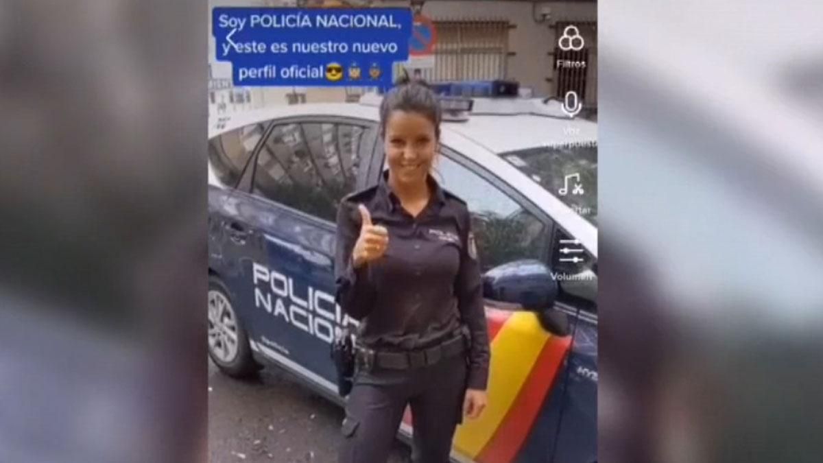 La Policia evita que una menor es tregui la vida després de publicar les seves intencions a TikTok La Policia evita que una menor es tregui la vida després de publicar les seves intencions a TikTok