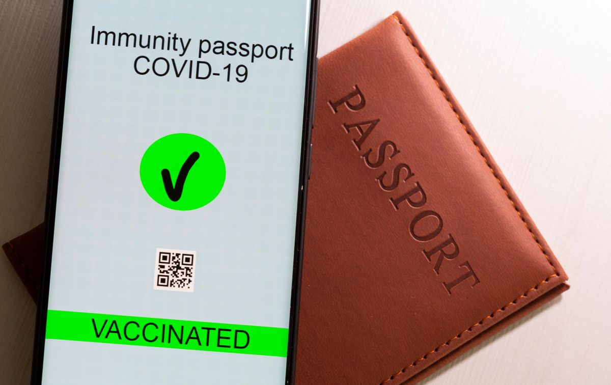 Un ’smartphone’ con una aplicación de un pasaporte de inmunidad covid. Un ’smartphone’ con una aplicación de un pasaporte de inmunidad covid.