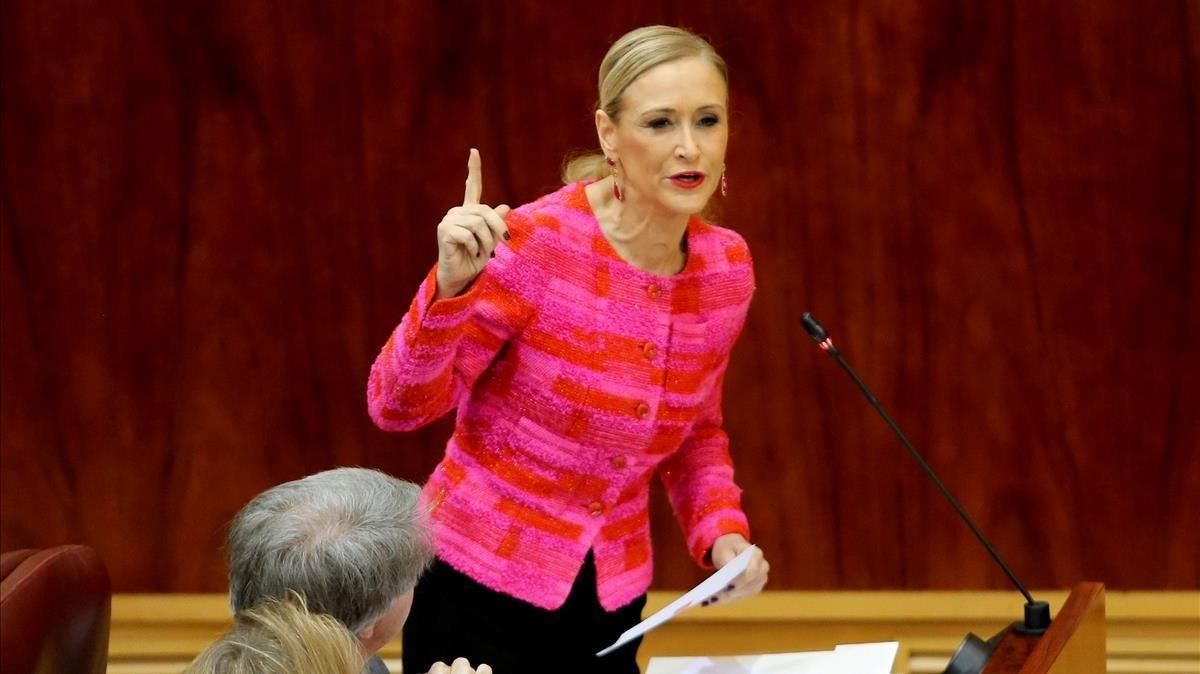 Cristina Cifuentes, en el Pleno de la Asamblea de Madrid, este jueves. Cristina Cifuentes, en el Pleno de la Asamblea de Madrid, este jueves.