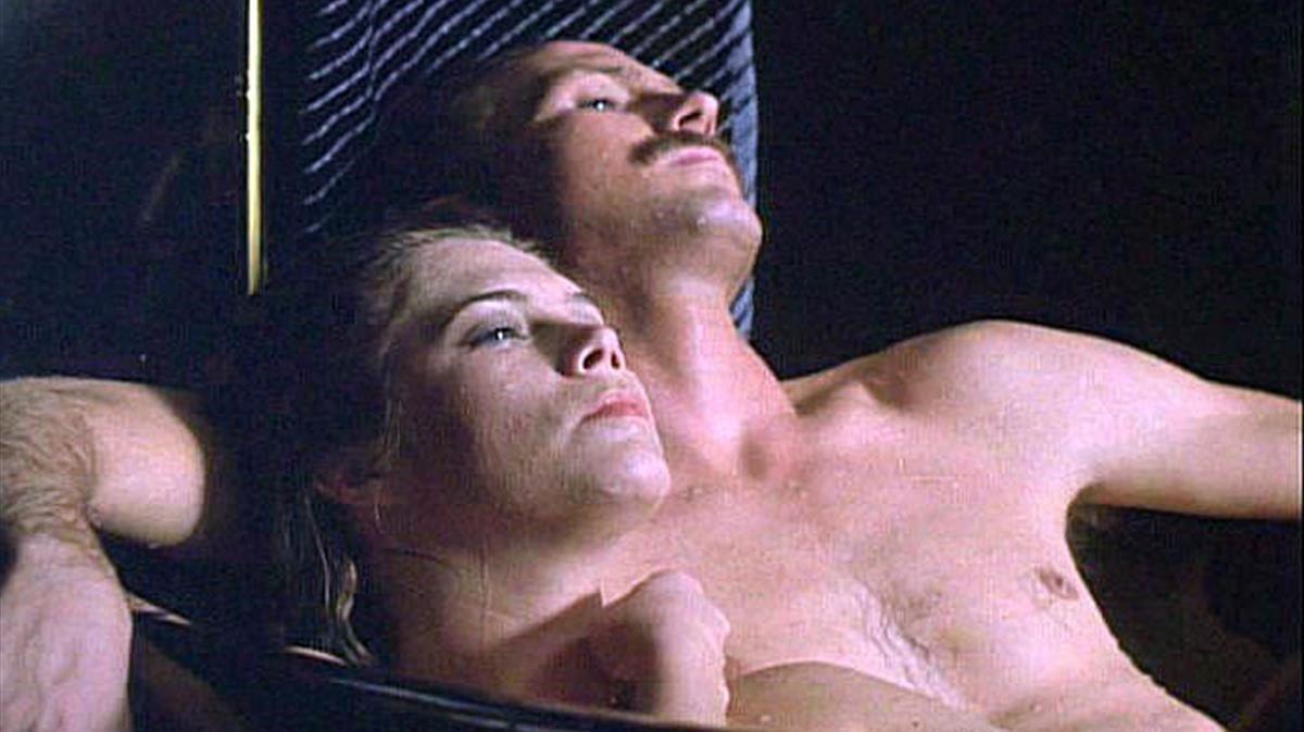 ’Fuego en el cuerpo’, uno de los momentos más torrido de la historia del cine. ’Fuego en el cuerpo’, uno de los momentos más torrido de la historia del cine.