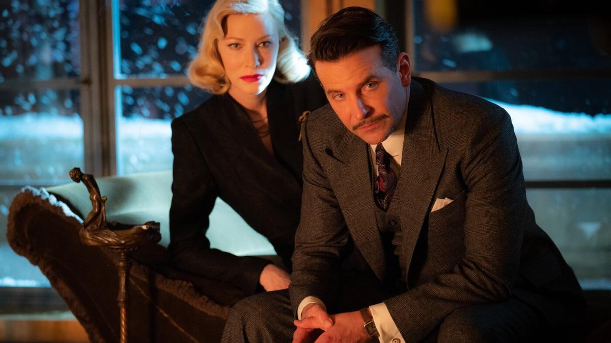 Bradley Cooper y Cate Blanchett, en un fotograma de ’El callejón de las almas perdidas’