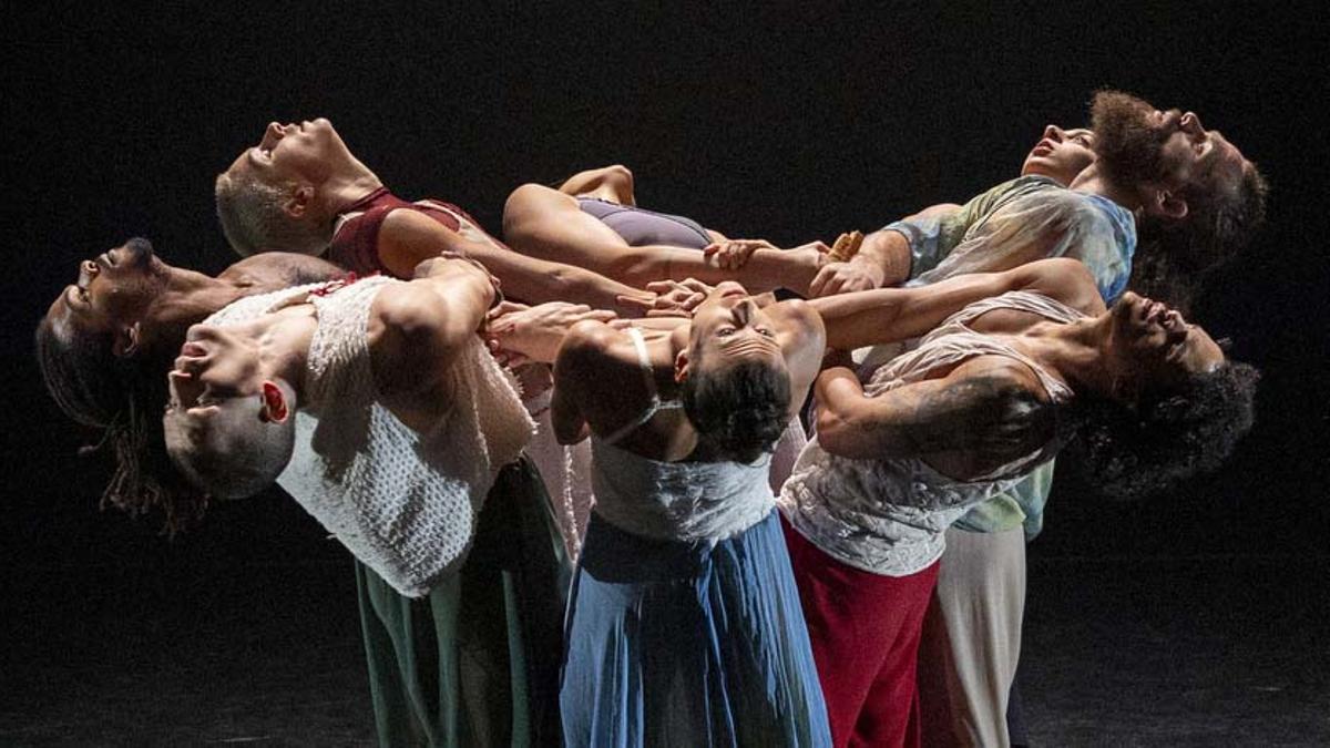 Un momento de ’Odisea’, coreografía de Maria Rovira para Crea Dance Company. Un momento de ’Odisea’, coreografía de Maria Rovira para Crea Dance Company.