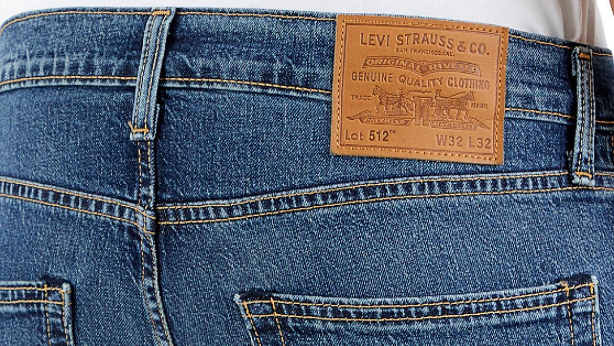 Un pantalón tejano de denim, de Levi Strauss & CO.