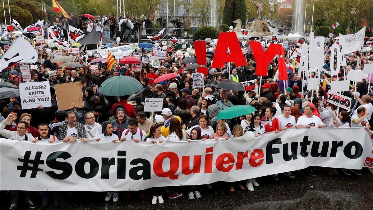  La manifestación de La Revuelta de la Espana Vaciada en la plaza de Neptuno de Madrid con una participación multitudinaria.