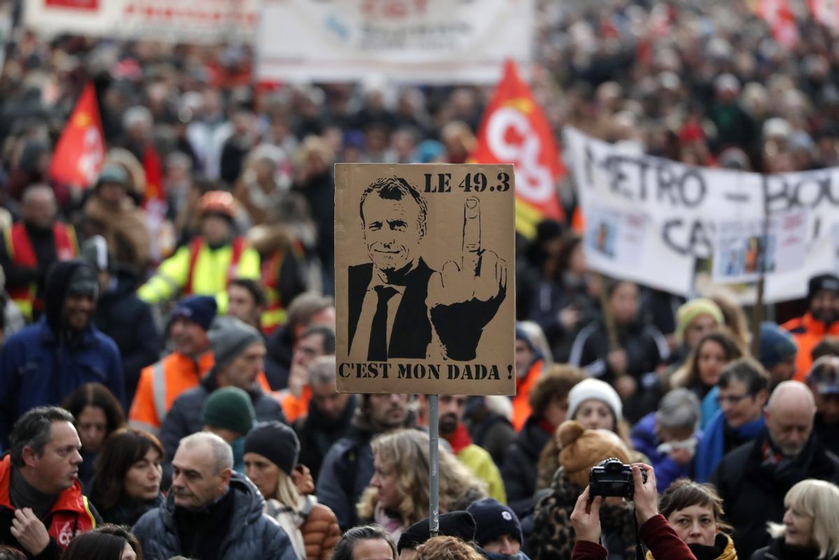 Los franceses se manifiestan contra la reforma de las pensiones de Macron