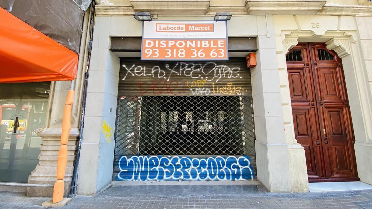 Uno de los establecimientos cerrados y disponibles en el Gòtic, en Barcelona. Uno de los establecimientos cerrados y disponibles en el Gòtic, en Barcelona.