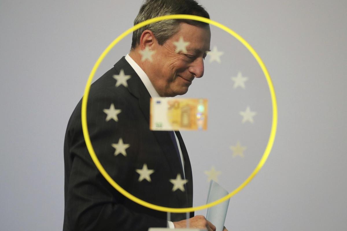 -FOTODELDIA- DRA10 FRÁNCFORT (ALEMANIA) 04/04/2017.- El presidente del Banco Central Europeo (ECB), Mario Draghi, durante la presentación del nuevo billete de 50 euros que entra en circulación hoy, 4 de abril de 2017, en Fráncfort (Alemania). EFE/Armando Babani