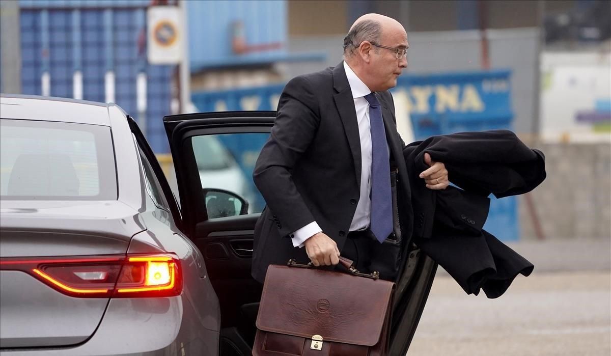 Imagen de archivo del coronel Diego Pérez de los Cobos llegando a una sesión del juicio contra el mayor de los Mossos, Josep Lluís Trapero, en enero pasado. Imagen de archivo del coronel Diego Pérez de los Cobos llegando a una sesión del juicio contra el mayor de los Mossos, Josep Lluís Trapero, en enero pasado.
