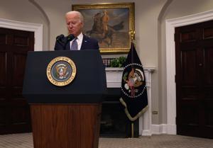 L’atropellada retirada de l’Afganistan passa factura a Biden