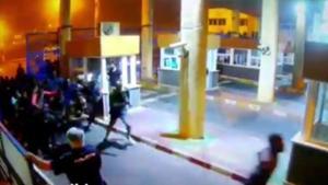 Momento de la entrada de los inmigrantes a Ceuta.