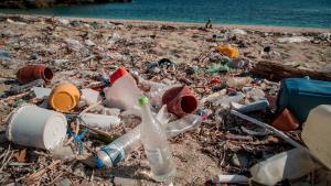 Contaminación por plásticos: acuerdo de mínimos en París para elaborar el borrador de un tratado mundial