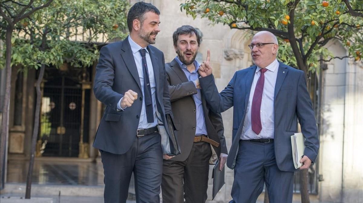 Santi Vila y Jordi Baiget, con el ’conseller’ Toni Comin (en el centro), en una imagen del 2016. Santi Vila y Jordi Baiget, con el ’conseller’ Toni Comin (en el centro), en una imagen del 2016.