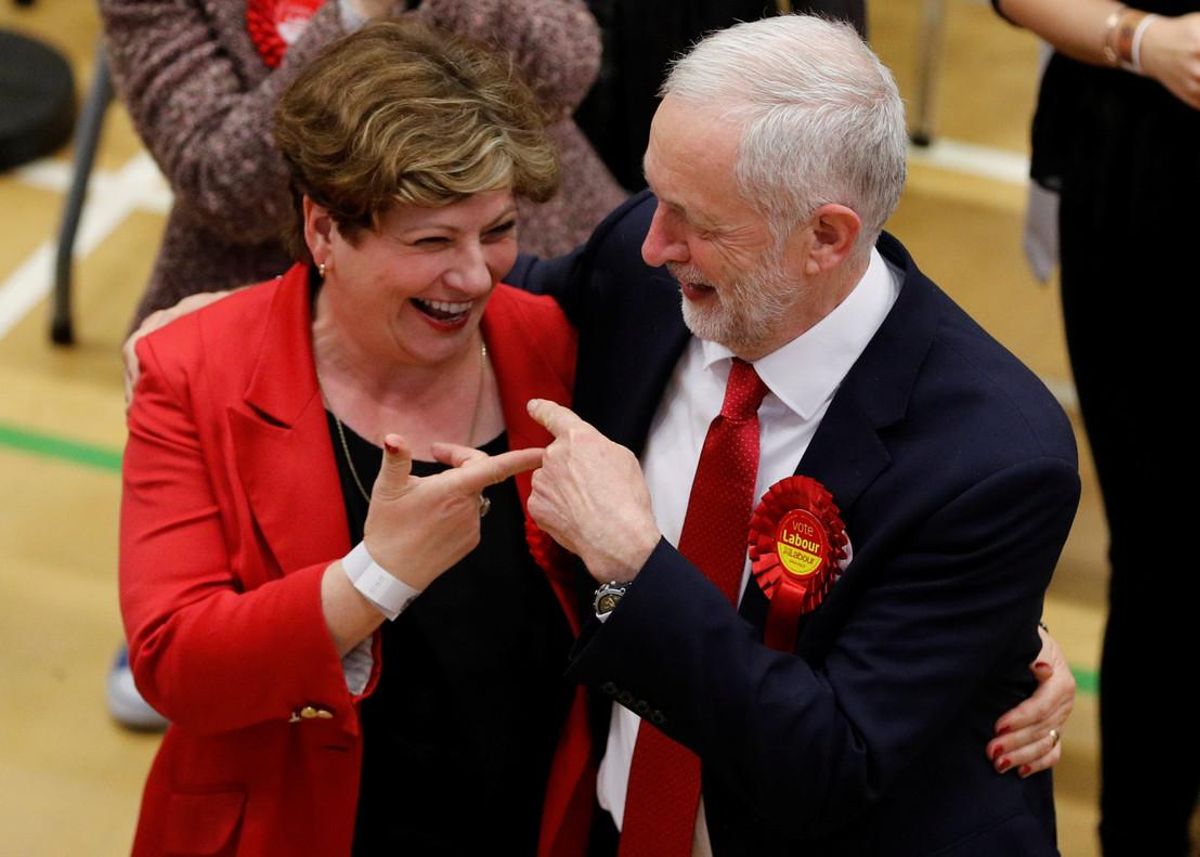 Corbyn celebra los buenos resultados. Corbyn celebra los buenos resultados.
