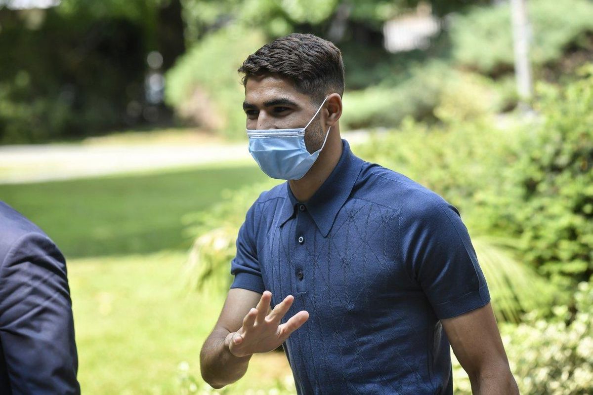 El marroquí Achraf Hakimi a su llegada a las oficinas del Inter en Milán. El marroquí Achraf Hakimi a su llegada a las oficinas del Inter en Milán.