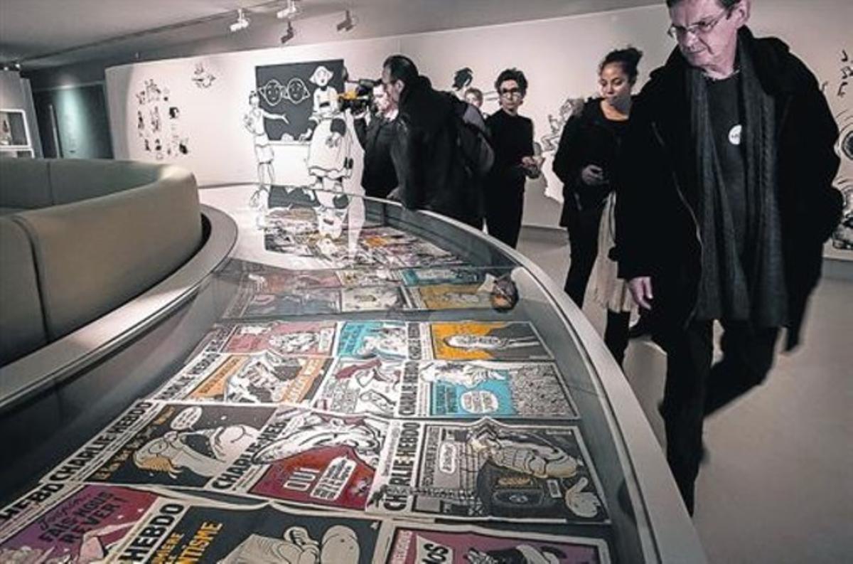 Una imagen de la exposición que el Festival Internacional del Cómic de Angulema dedicó a la revista satírica ’Charlie Hebdo’ en el 2015.