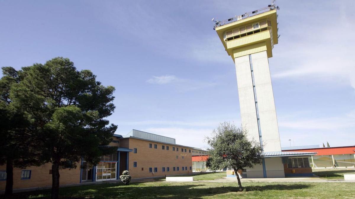 Detonado un paquete en una cárcel de Zaragoza tras llevarlo un funcionario Detonado un paquete en una cárcel de Zaragoza tras llevarlo un funcionario