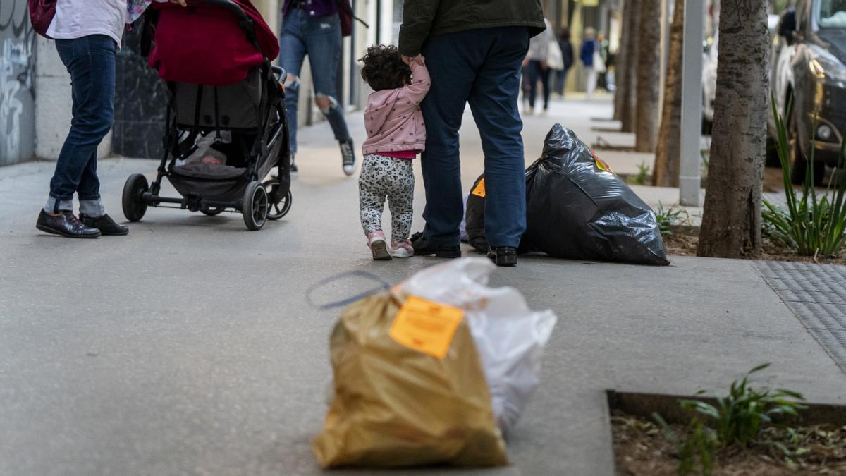 Barcelona retarda la segona fase de la recollida porta a porta de residus a Sant Andreu