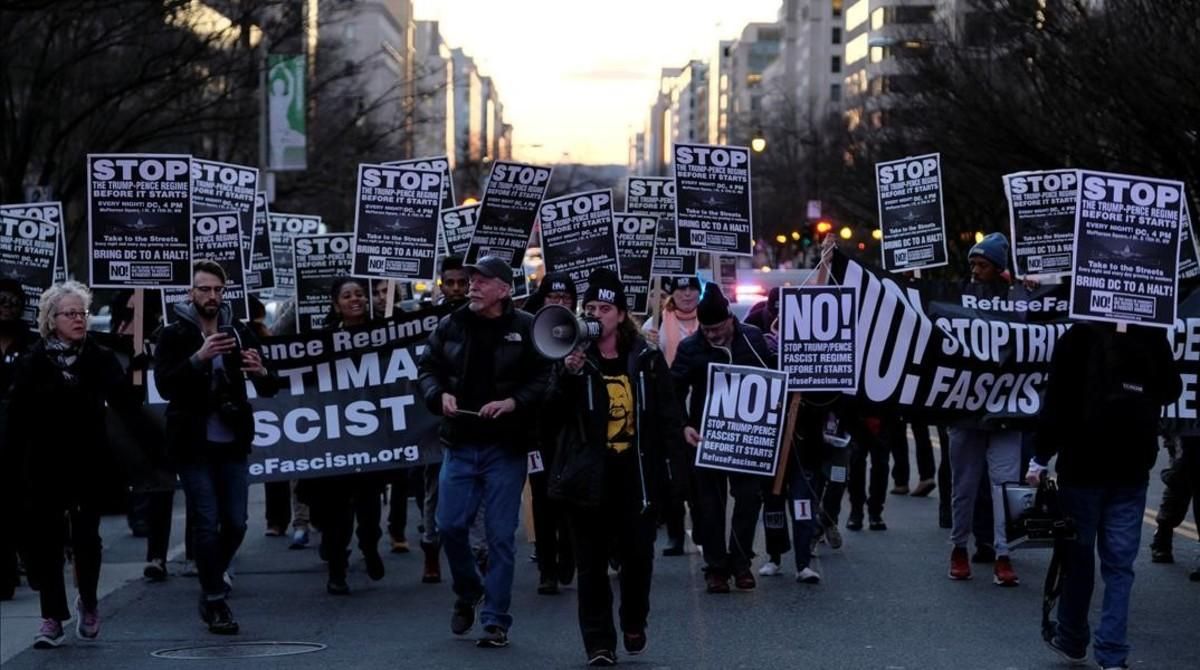 Una manifestación contra Trump el miércoles en Washington organizada por una organización contra el racismo. Una manifestación contra Trump el miércoles en Washington organizada por una organización contra el racismo.