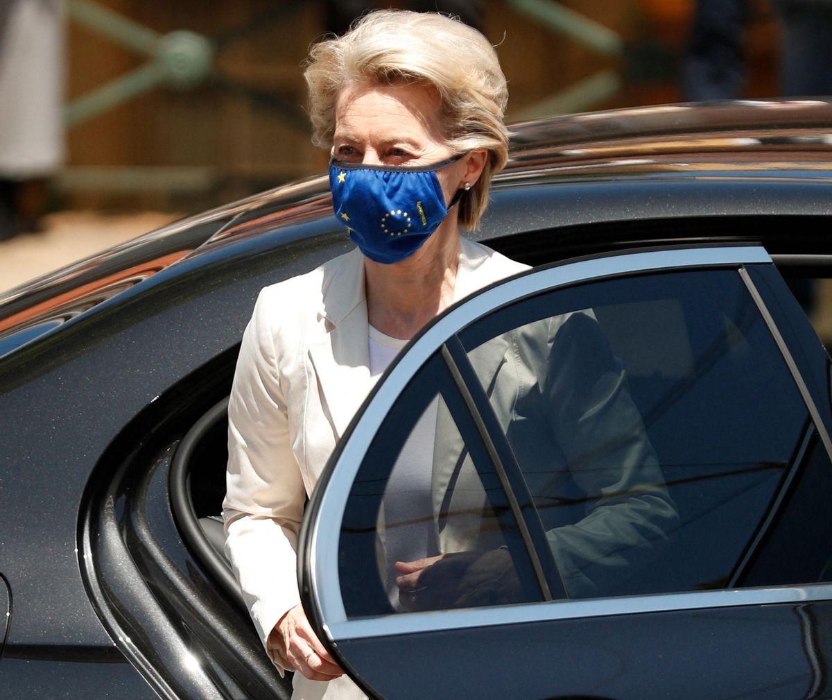 La presidenta de la Comisión Europea, Ursula von der Leyen, a su llegada a la cumbre social de Oporto. La presidenta de la Comisión Europea, Ursula von der Leyen, a su llegada a la cumbre social de Oporto.