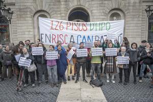 Protesta de dos cooperativas de autopromoción de vivienda de protección oficial, en cesión de uso a Can Batlló por el bloqueo de sus solares