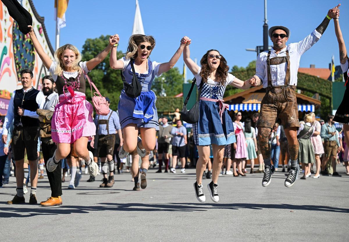 Mucha cerveza y diversión en el Oktoberfest de Múnich | FOTOS
