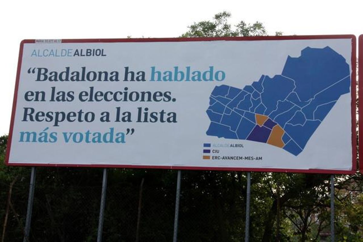 Detalle del cartel en el que Garcia Albiol pide respeto a la lista más votada. Detalle del cartel en el que Garcia Albiol pide respeto a la lista más votada.